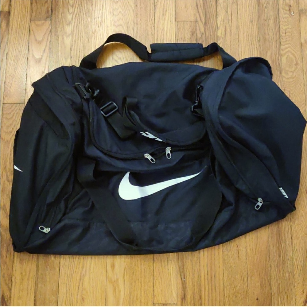 Nike Brasília 6 Large Duffel Bag